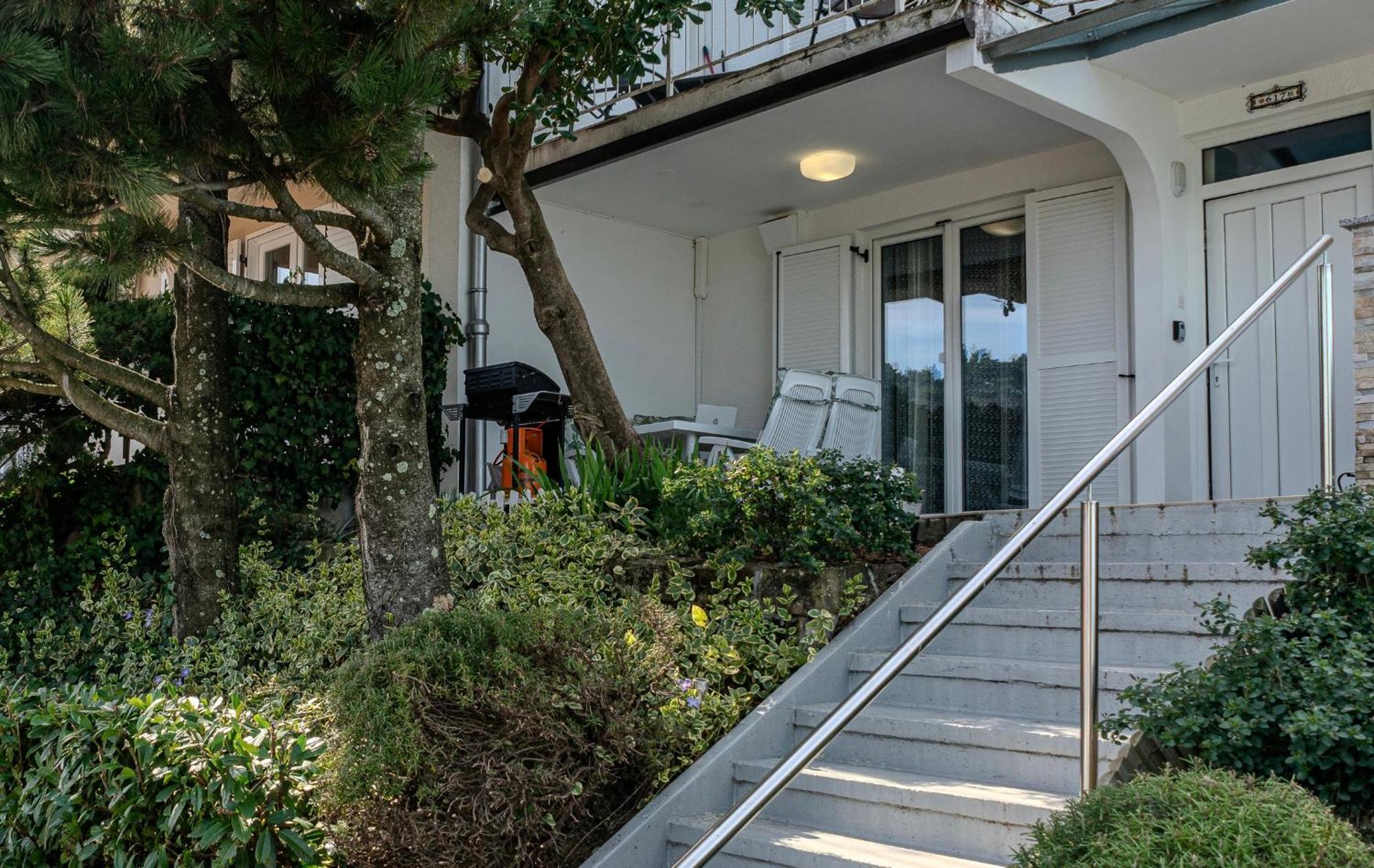 Villa Yadranka With Sea View Strunjan Quarto foto